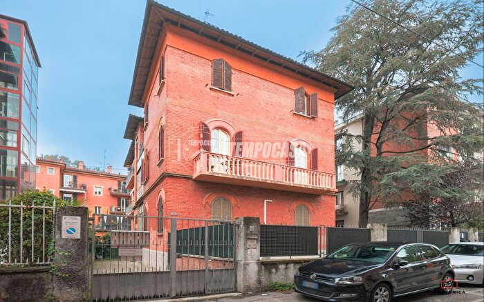 Appartamento quadrilocale in vendita in Via Carlo Francesco Dotti, Bologna