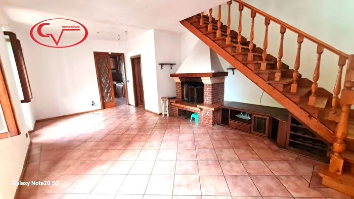 Casa quadrilocale in vendita in Campogialli, Terranuova Bracciolini