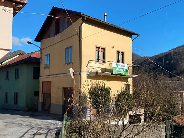 Casa quadrilocale in vendita in Via Insurrezione dAprile, Montoggio
