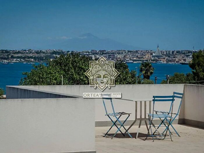 Casa con 7 locali in vendita in Via della Maddalena Snc, Siracusa