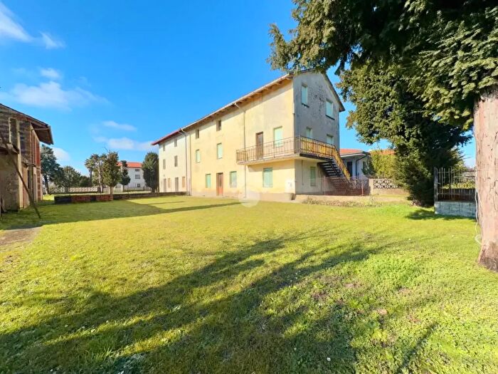 Casa quadrilocale in vendita in Via Ronchis, Castions Di Strada