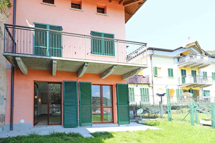 Casa bilocale in vendita in Via Pian Cavagnano, Cuasso Al Monte