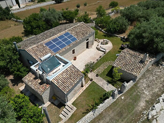 Casa con 5 locali in vendita in Via Vasila, Modica