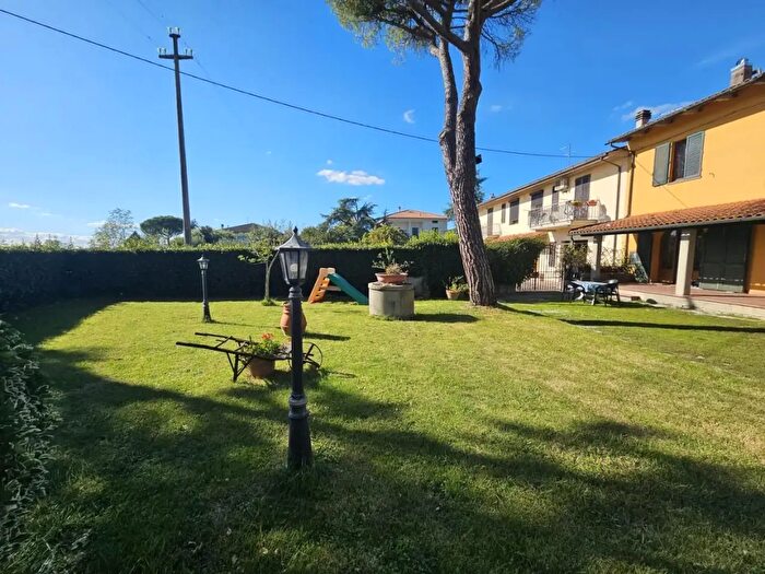 Casa con 10 locali in vendita in Cerreto Guidi