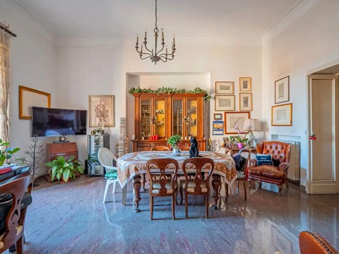 Appartamento con 6 locali in vendita in Via Toledo, Napoli