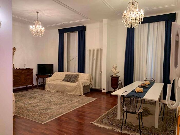 Appartamento con 6 locali in affitto in via Panizza, Vercelli Wagner, Milano