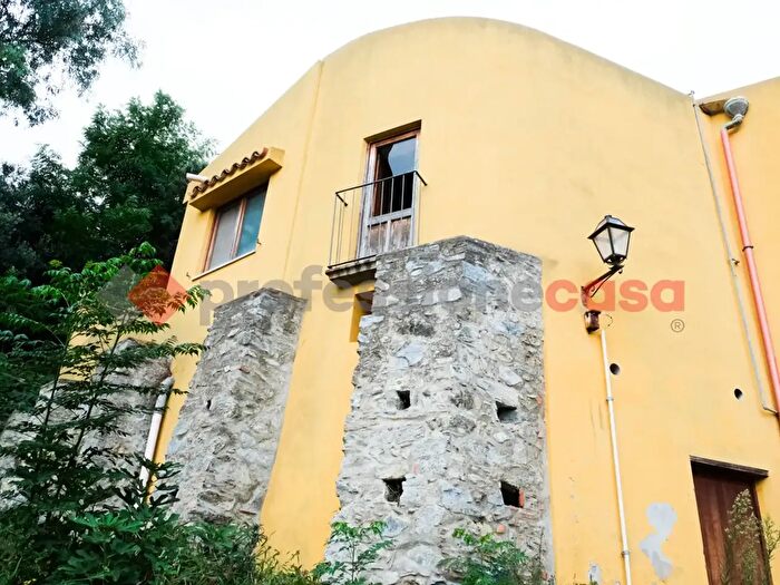 Casa trilocale in vendita in Via Rivellino, Castroreale