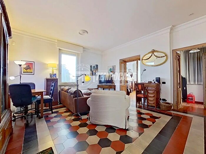 Casa con 5 locali in vendita in Via Montebello, Legnano