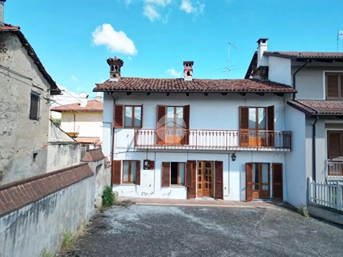 Casa con 5 locali in vendita in Via Fossano, Cherasco
