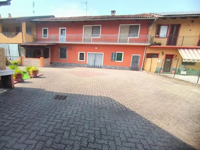 Casa con 6 locali in vendita in Strada Landoglio, Crescentino
