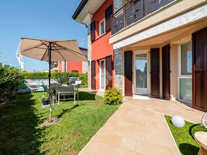 Casa quadrilocale in vendita in Via T Tasso, Bagnolo In Piano