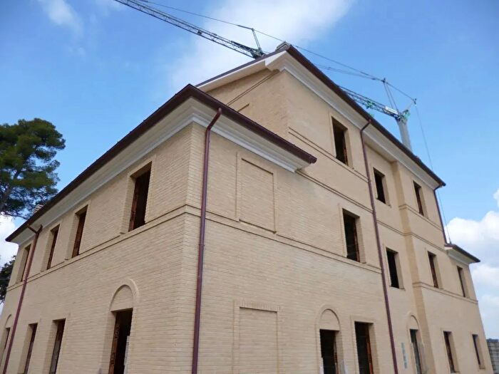 Casa quadrilocale in vendita in Jesi