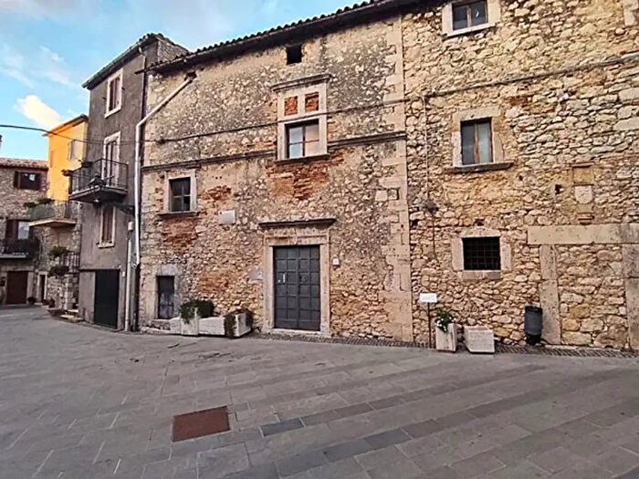 Casa con 6 locali in vendita in Baschi