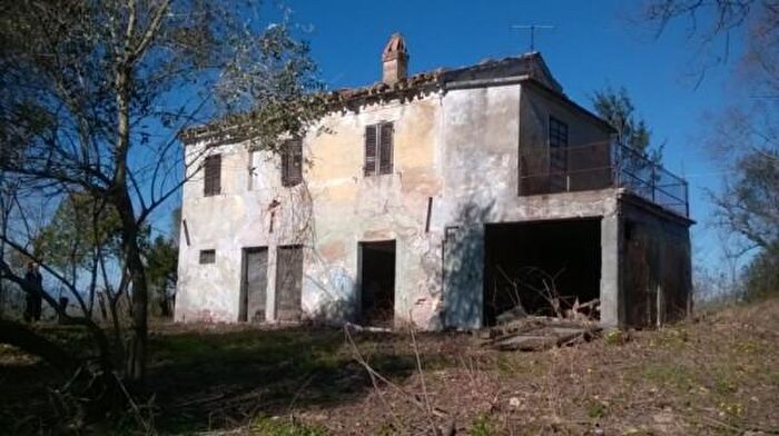 Casa con 6 locali in vendita in Belvedere Ostrense