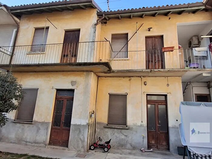 Appartamento trilocale in vendita in Via Umberto I, Robecchetto Con Induno