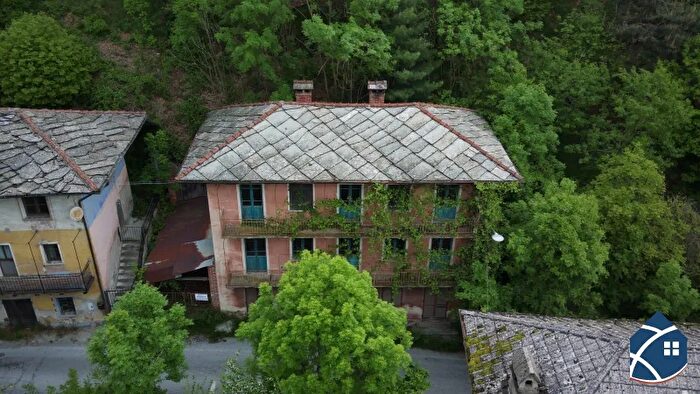 Casa con 8 locali in vendita in Pinerolo