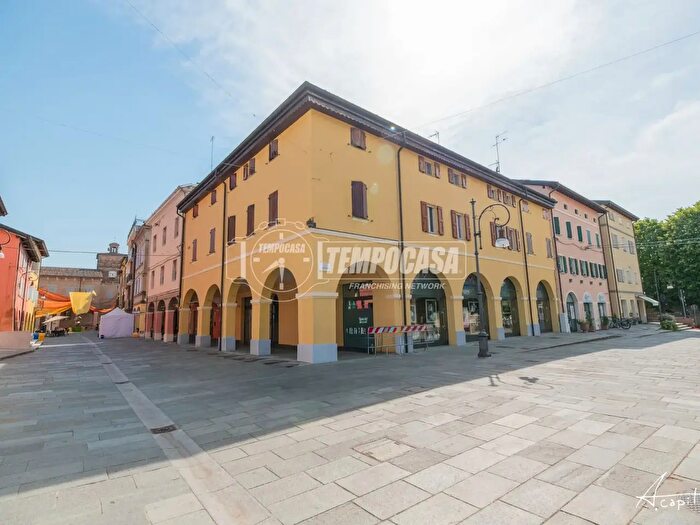 Appartamento trilocale in vendita in Piazza Fratelli Sassi, Soliera