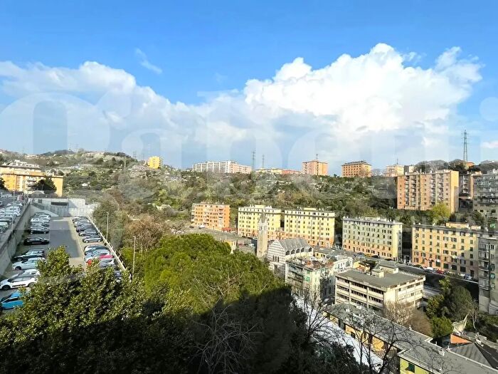 Appartamento quadrilocale in vendita in Via Manfredo Fanti, Genova