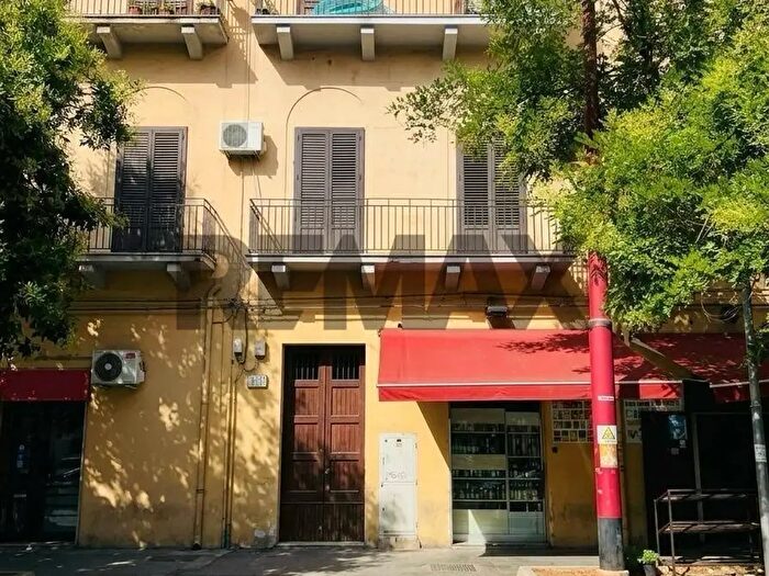 Appartamento trilocale in vendita in Corso dei Mille, Palermo