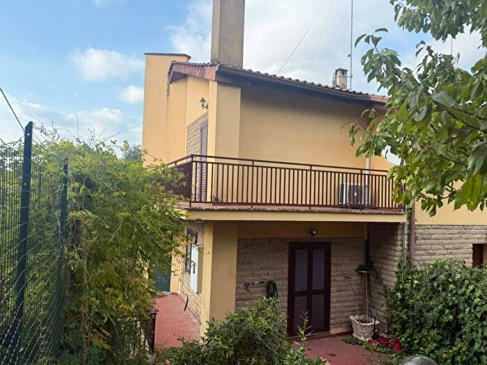 Casa con 6 locali in vendita in Via Monte Bianco, Monte Lungo, Castelnuovo di Porto