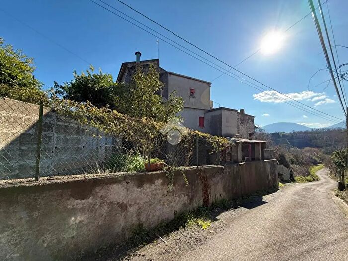 Casa con 7 locali in vendita in Contrada Lamia, SantAgata De Goti