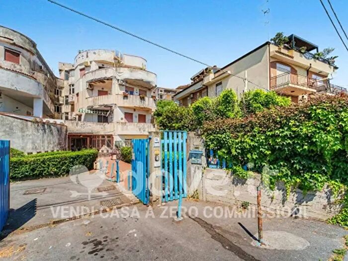 Appartamento trilocale in vendita in Via Livorno, Aci Castello