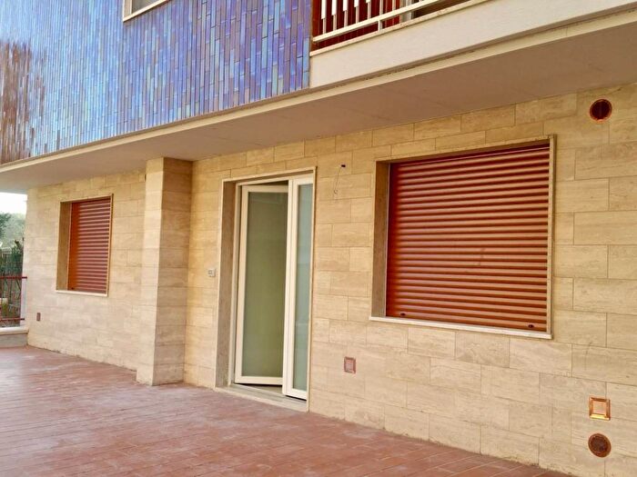 Appartamento trilocale in affitto in Via Lupo Protospata, Centro, Matera