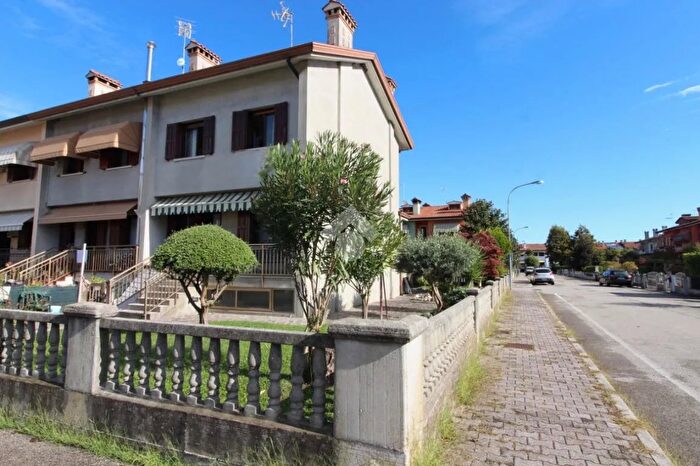 Casa quadrilocale in vendita in Via XXV Aprile, San Stino di Livenza