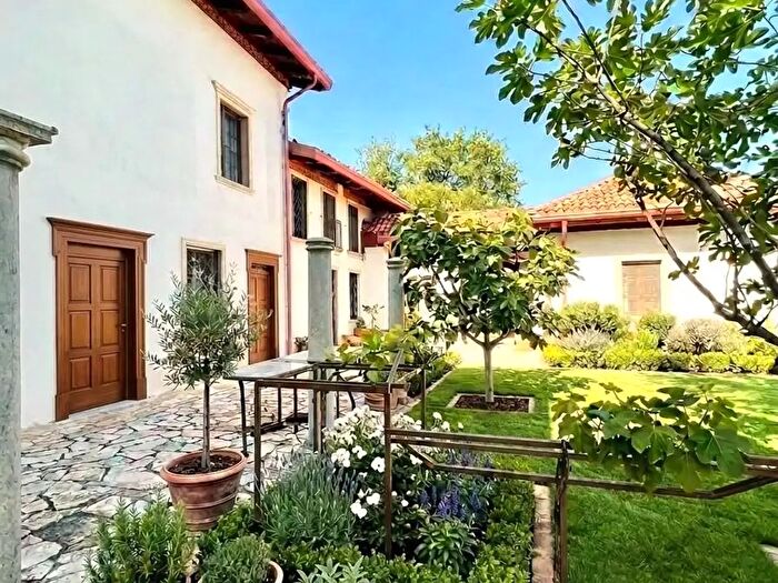 Casa con 5 locali in vendita in Rho