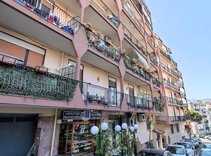 Appartamento trilocale in vendita in Via Grattoni, Messina