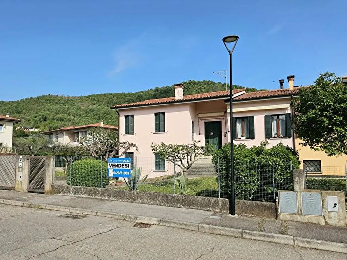 Casa con 5 locali in vendita in Via San Lorenzo, Baone