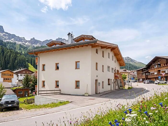 Casa con 7 locali in vendita in Livinallongo Del Col Di Lana