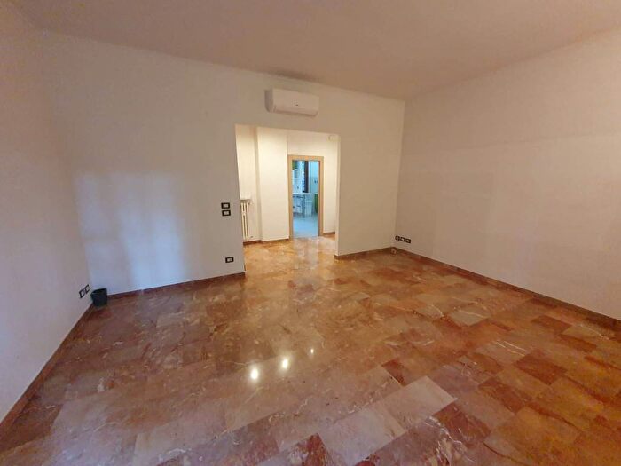Appartamento quadrilocale in affitto in Via Arnolfo, Beccaria Colombo, Firenze
