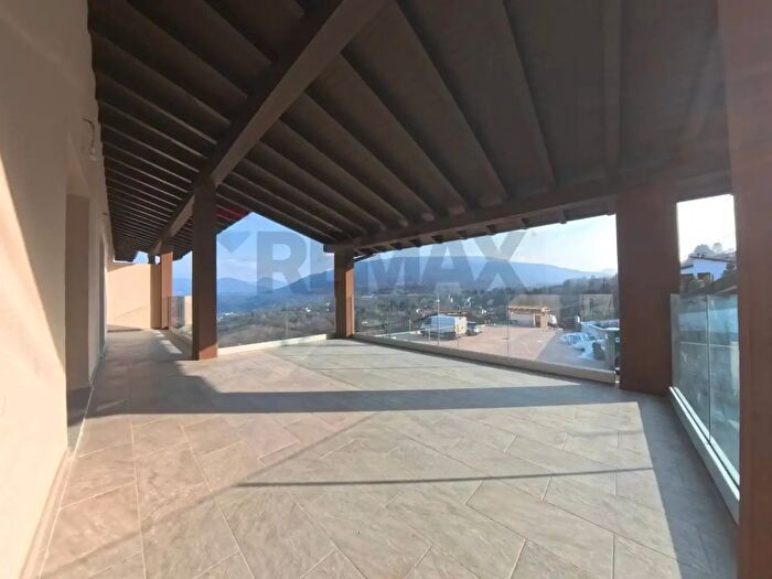 Appartamento monolocale in vendita in Via Ponte Tresa, Cadegliano Viconago