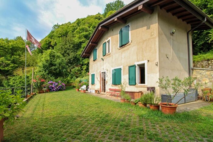 Casa quadrilocale in vendita in Via Cesovo, Marcheno