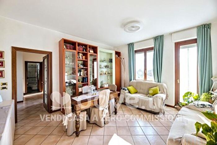 Appartamento trilocale in vendita in Via Edoardo Chiesa, Varese