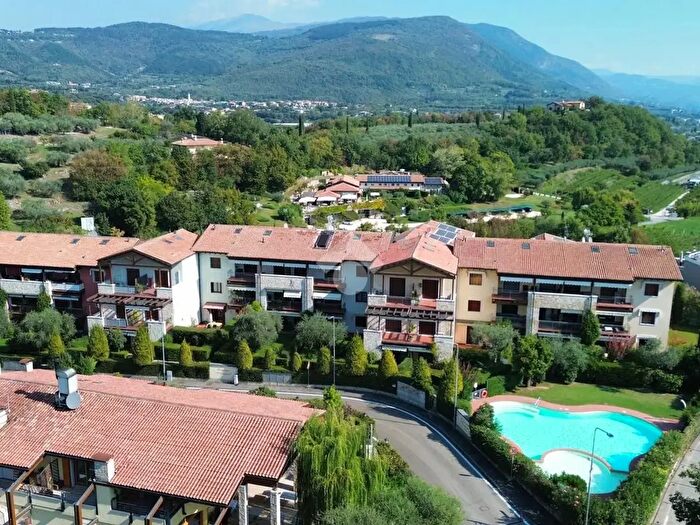 Appartamento trilocale in vendita in Via Cà Morel, Costermano sul Garda