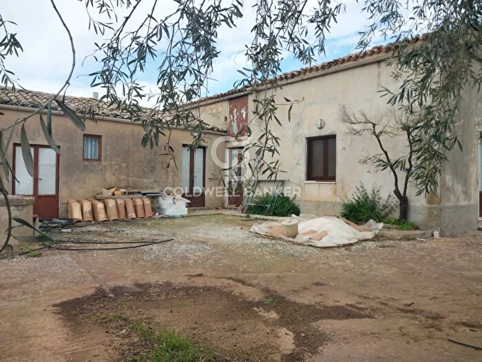 Casa con 8 locali in vendita in Strada San Elena Pietrenere Snc, Modica