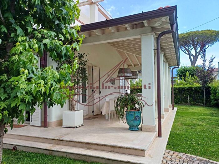 Casa trilocale in affitto in Via Duca degli Abruzzi, Centro, Forte dei Marmi