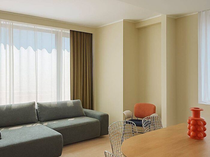 Appartamento trilocale in affitto in Via Ippolito Rosellini, Isola, Milano