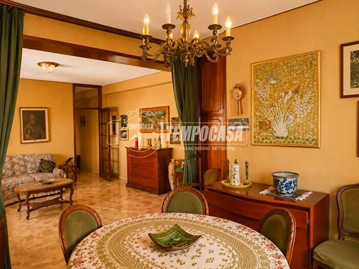 Appartamento trilocale in vendita in Via Gaetano Salvemini, Milano
