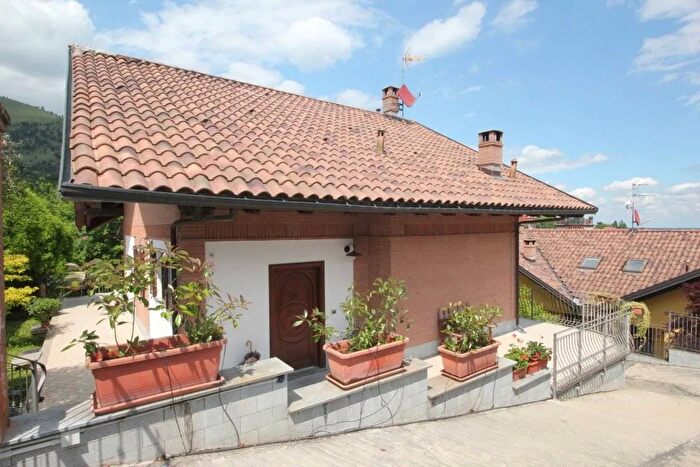 Casa con 6 locali in vendita in Via Capitan De Poi b Givoletto, Givoletto