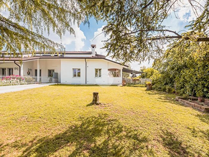 Casa con 6 locali in vendita in Località Casa Lidia, Villafranca Di Verona