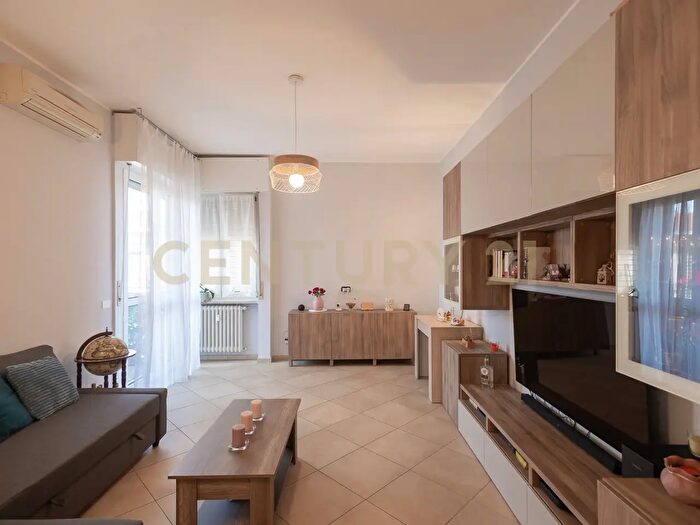 Appartamento trilocale in vendita in Via Privata Gioberti, Pogliano Milanese