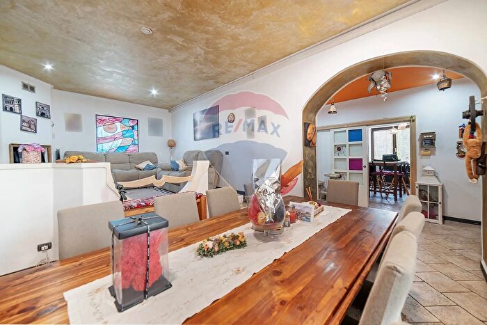 Casa con 7 locali in vendita in Missaglia