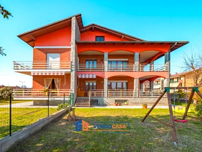 Appartamento con 6 locali in vendita in Via Borghetto, Carmagnola