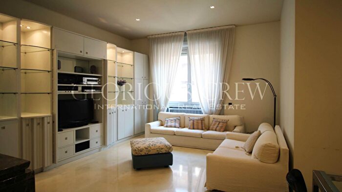 Appartamento trilocale in affitto in Viale Tunisia, Milano