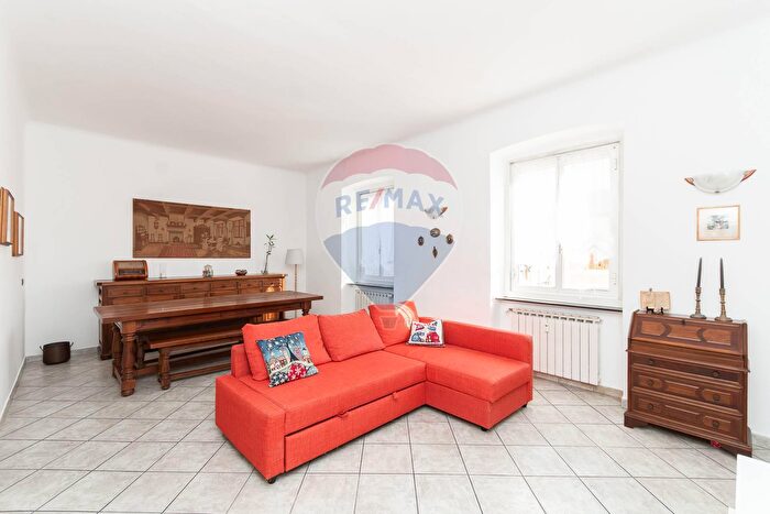 Appartamento con 7 locali in vendita in Via Michele Novaro, Genova