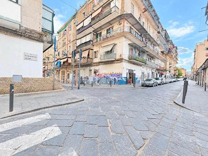 Appartamento bilocale in vendita in Via San Cosmo Fuori Porta Nolana, Napoli