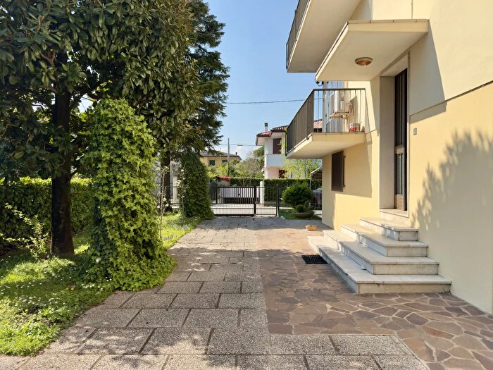 Casa con 8 locali in vendita in Via Livenza, Selvazzano Dentro